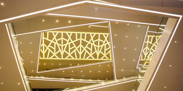 Reformas Integrales de Tiendas y Locales  Comerciales Barcelona · Diseño e Instalación de Iluminación LED Eficiente