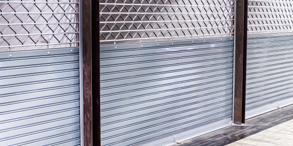 Reformas Integrales de Tiendas y Locales  Comerciales Barcelona · Instalación de  Ventanas y Persianas Comerciales